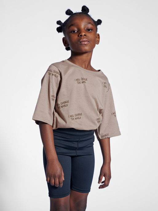 stsMILOS T-SHIRT S/S, SEPIA TINT, model