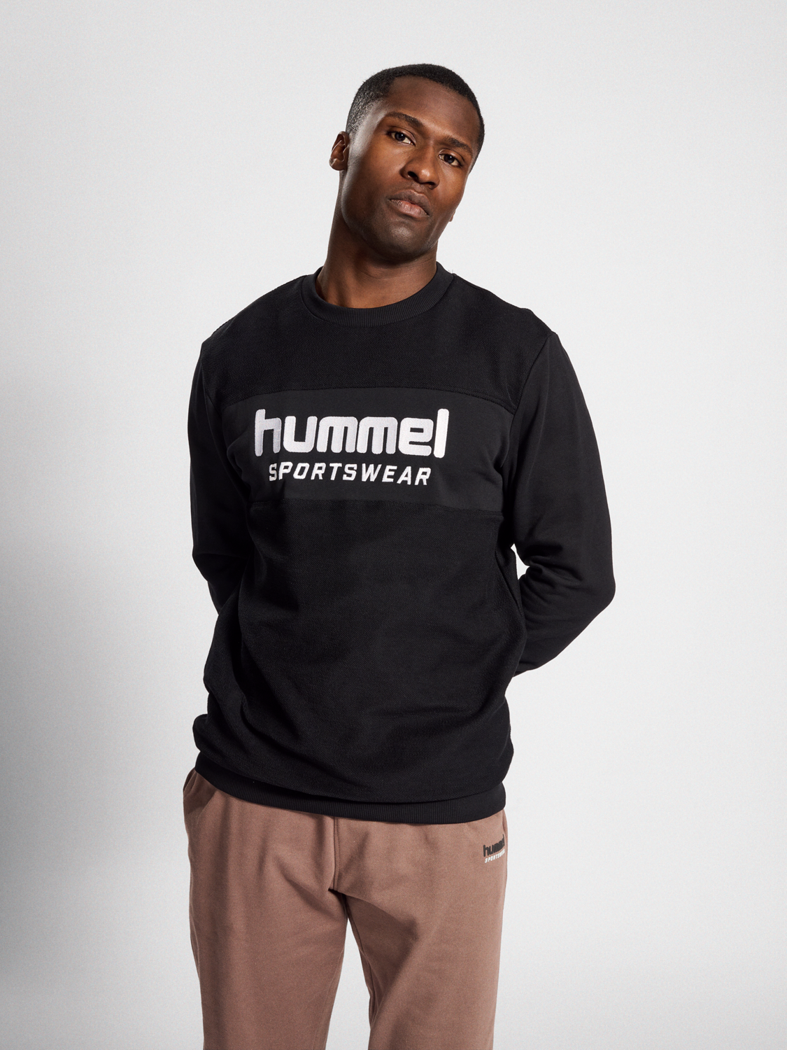 hummel LGC KYLE SWEATSHIRT - BLACK | hummel.pl
